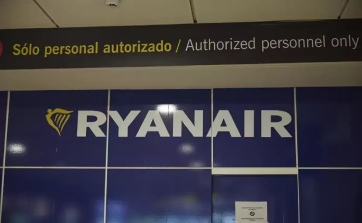 Carteles indicadores de Ryanair en el Aeropuerto Adolfo Suárez Madrid-Barajas. / JESÚS HELLÍN - Europa Press