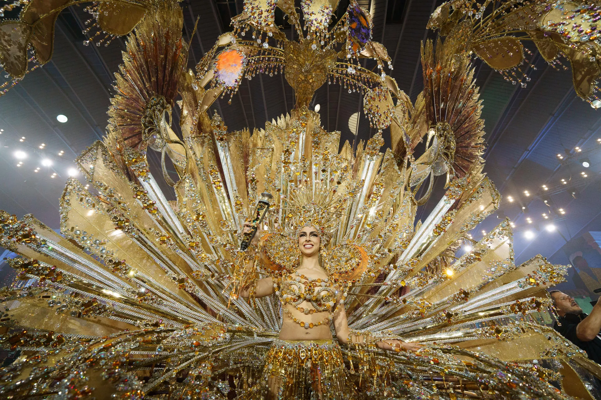 Carla Castro, Reina del Carnaval de Santa Cruz de Tenerife. / EFE- Ramón de la Rocha