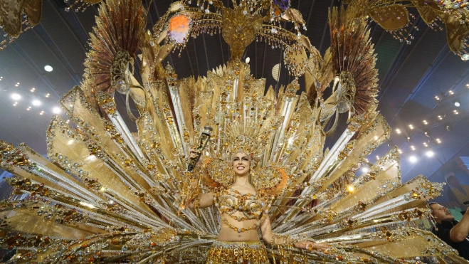 Carla Castro, Reina del Carnaval de Santa Cruz de Tenerife. / EFE- Ramón de la Rocha