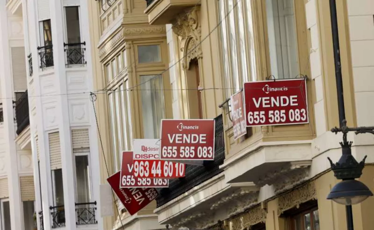 Imagen de varias viviendas en venta / EFE
