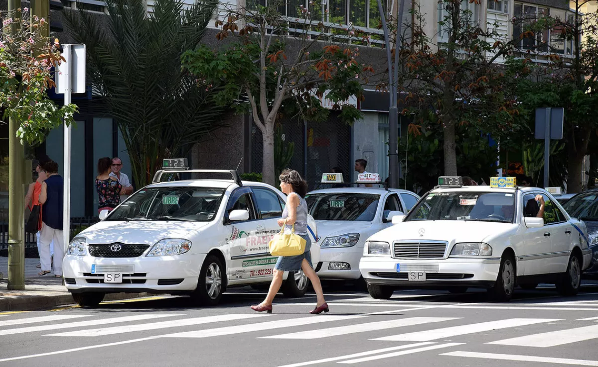 Imagen de varios taxis de Santa Cruz / AYUNTAMIENTO DE SANTA CRUZ DE TENERIFE