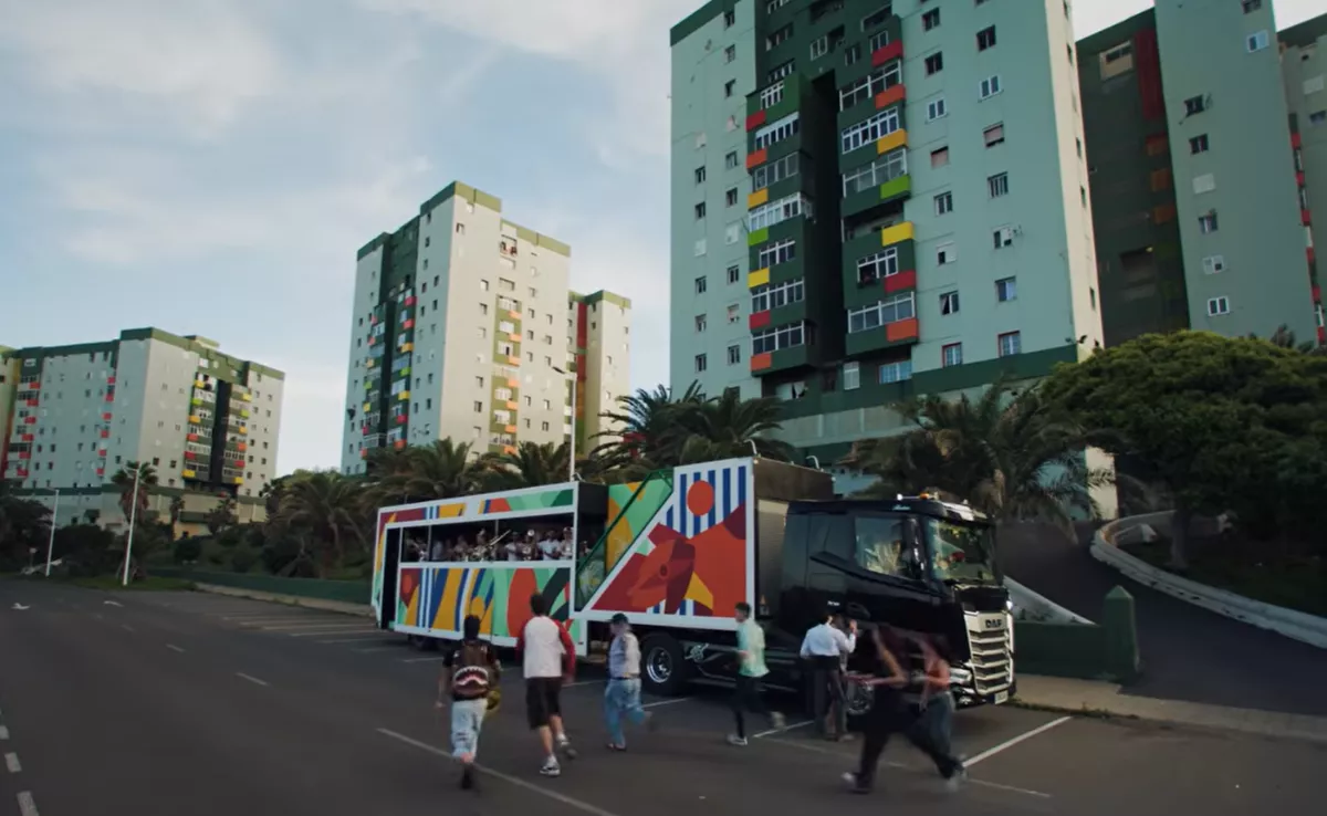 Captura del nuevo videoclip de Quevedo, donde aparece el barrio de Jinámar / AH