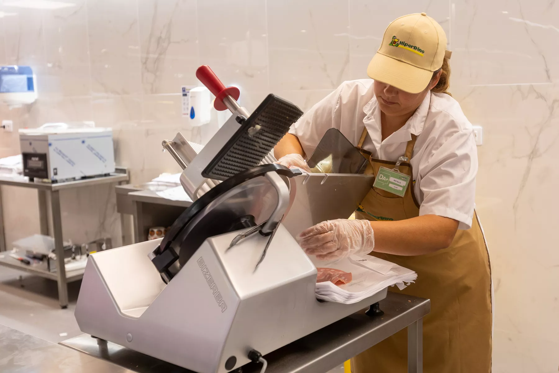 Hiperdino Parque Comercial Adeje Shopping. / HIPERDINO Hiperdino Parque Comercial Adeje Shopping. / HIPERDINO