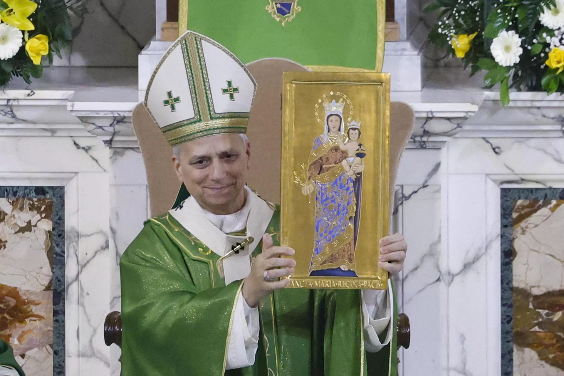 El papa León XIV preside la misa durante la visita la parroquia de 'St. Mary Queen of Peace' en Ostia Lido, cerca de Roma. / FABIO FRUSTACI-EFE El papa León XIV preside la misa durante la visita la parroquia de 'St. Mary Queen of Peace' en Ostia Lido, cerca de Roma. / FABIO FRUSTACI-EFE