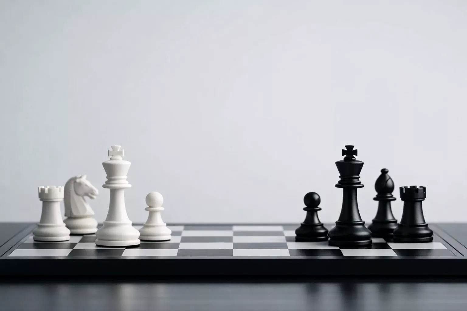 Fichas y tablero de ajedrez / Bazoom AI