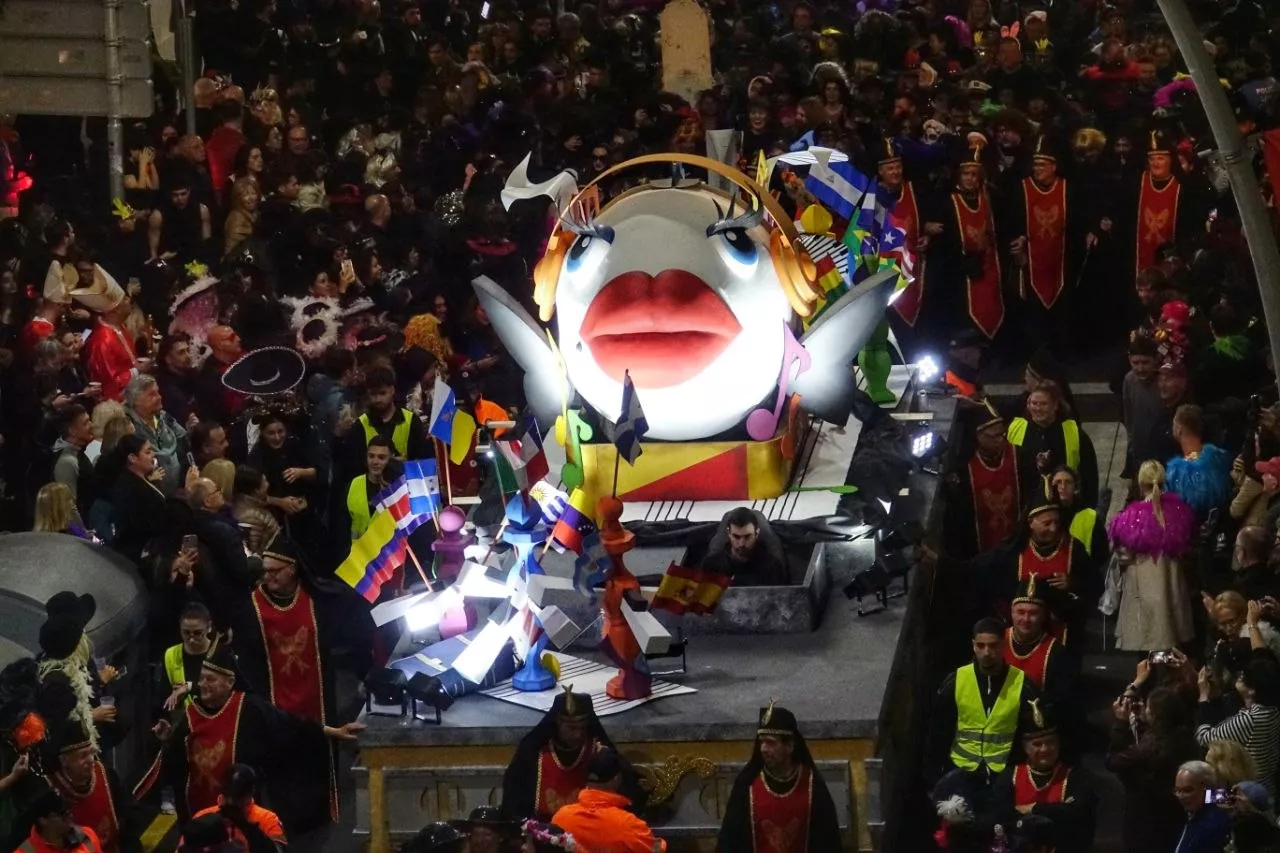 La sardina arde y Santa Cruz se sume en la 