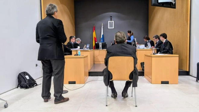 José Antonio Morillo-Velarde, de pie, durante su declaración como testigo. / AH José Antonio Morillo-Velarde, de pie, durante su declaración como testigo. / AH