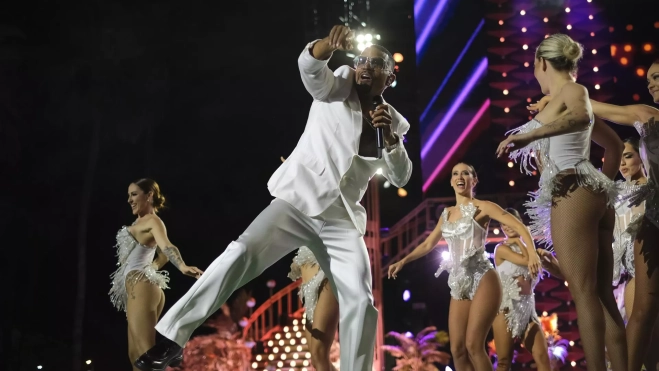 Tonny Tun Tun, durante su actuación en la Gala de la Reina del Carnaval de Las Palmas de Gran Canaria. / ÁNGEL MEDINA-EFE