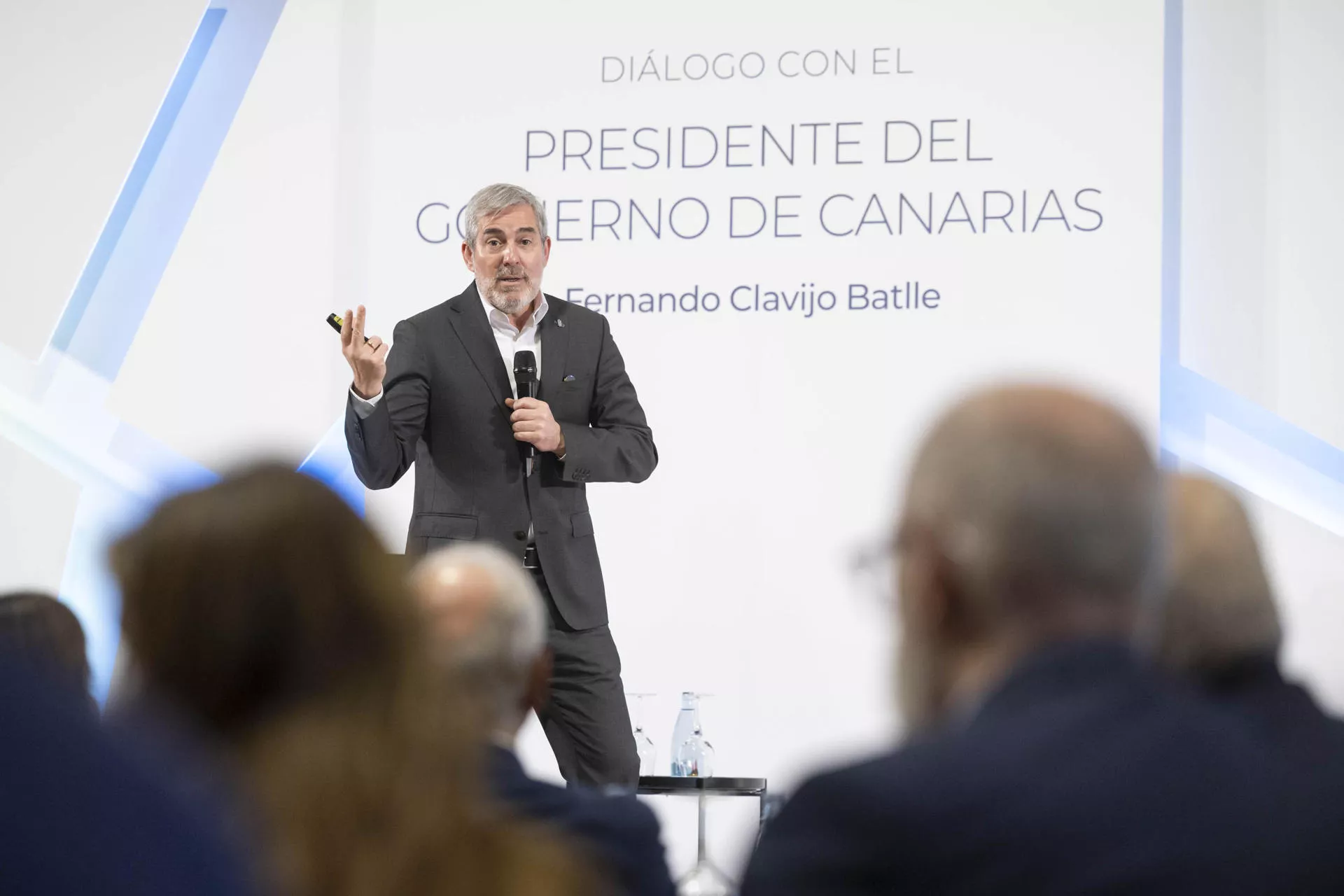  presidente de Canarias, Fernando Clavijo, durante su intervención en un encuentro organizado por la Asociación para el Progreso de la Dirección en las islas. / EFE - MIGUEL BARRETO