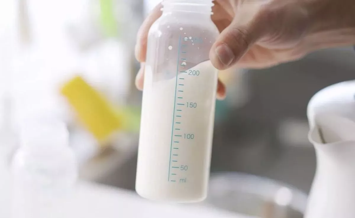 Biberón de leche de fórmula. /Redes