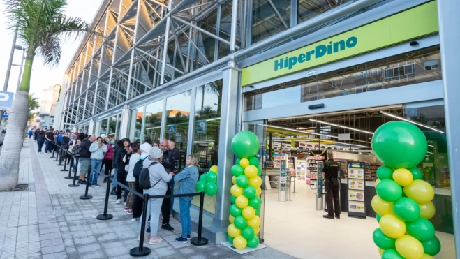 Momento de la inauguración del HiperDino de la avenida Los Menceyes (La Cuesta) / HIPERDINO Momento de la inauguración del HiperDino de la avenida Los Menceyes (La Cuesta) / HIPERDINO