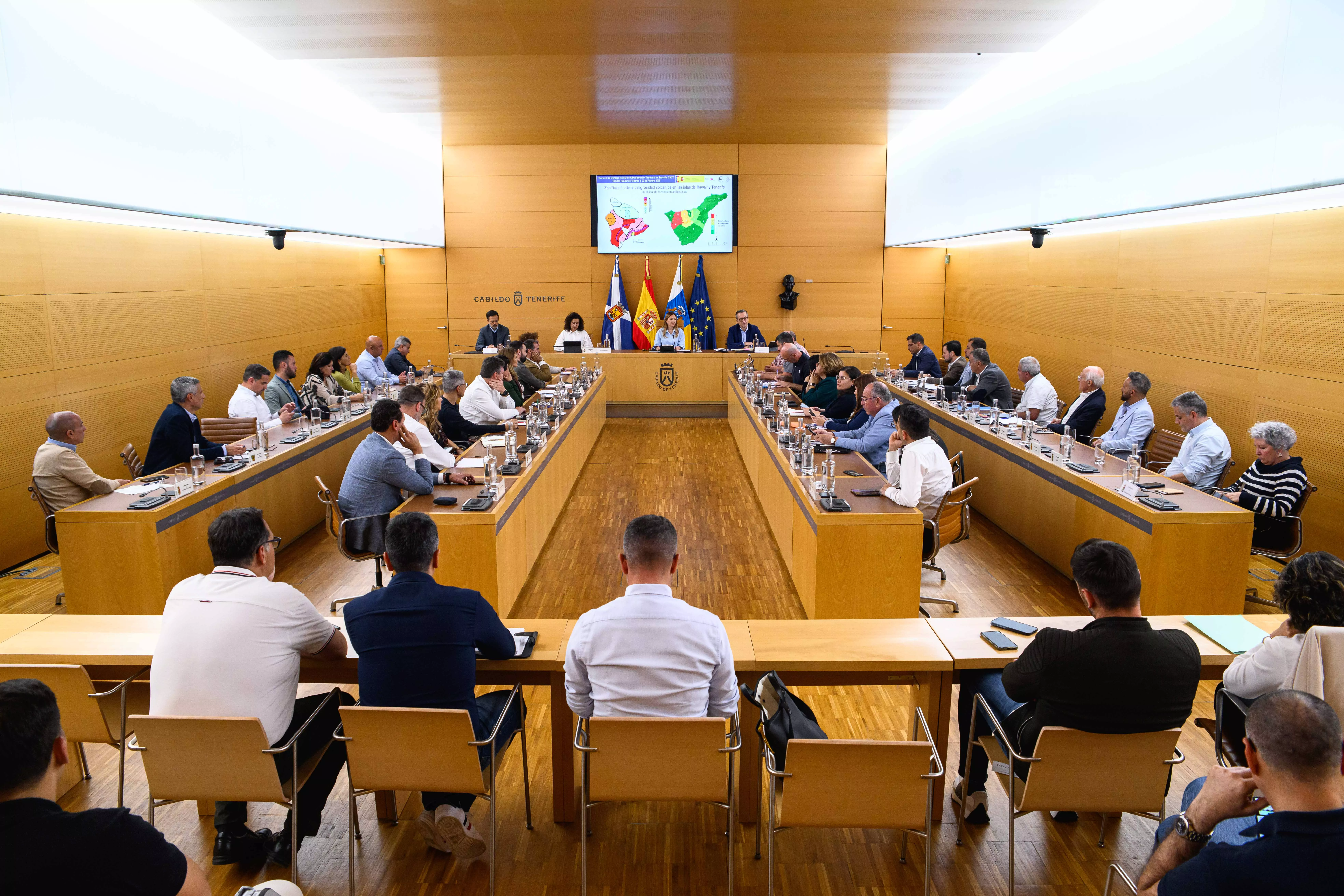 El Cabildo de Tenerife convoca a los 31 municipios ante los recientes enjambres sísmicos. / CABILDO DE TENERIFE