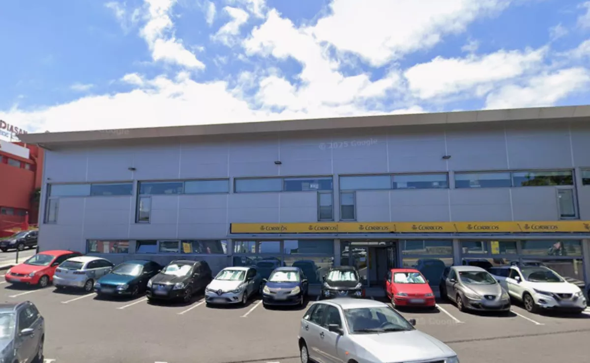 Parking de la central de Correos de Taco, en Tenerife./ MAPS