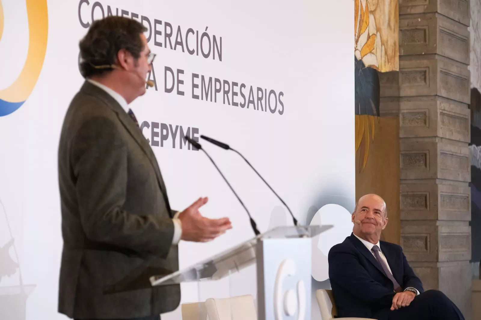 El presidente de la CEOE, Antonio Garamendi y su homólogo de la Confederación Canaria de Empresarios, Pedro Ortega. AH