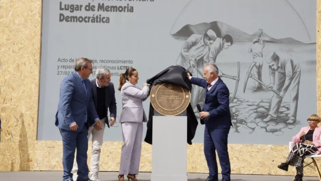 Acto en la antigua Colonia Agrícola Penitenciaria de Tefía / GOBIERNO DE ESPAÑA Acto en la antigua Colonia Agrícola Penitenciaria de Tefía / GOBIERNO DE ESPAÑA