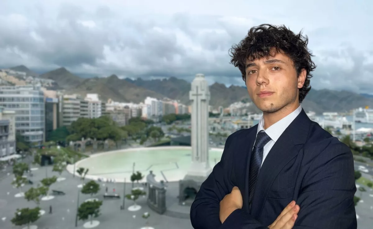 Juan Fraguas Amor, alias Abogado Juan, letrado que quiere conseguir indemnizaciones para los carnavaleros que se cayeron en el charco de la plaza de España./ MONTAJE AH