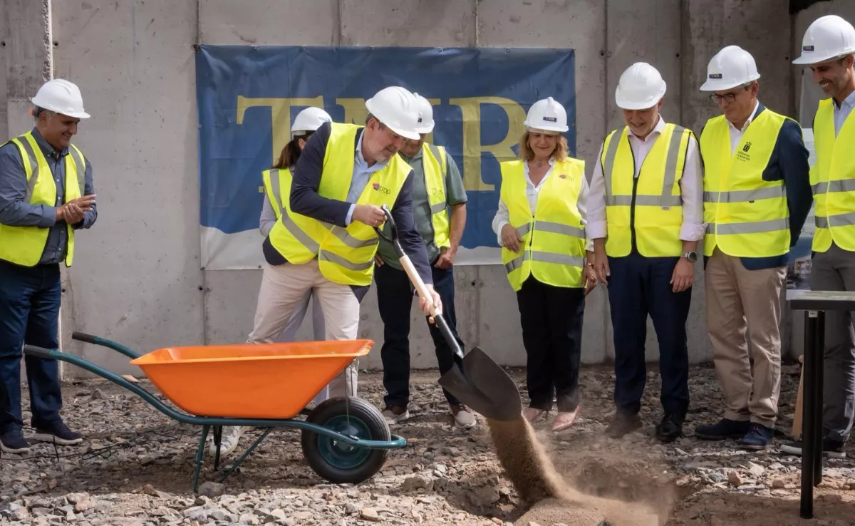 Acto de la colocación de la primera piedra para la construcción de 77 viviendas en La Oliva / GOBIERNO DE CANARIAS