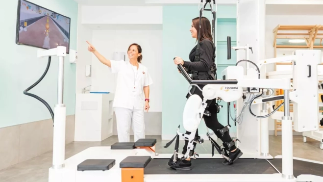 Imagen de archivo de una paciente en rehabilitación en Grupo ICOT / EFE Imagen de archivo de una paciente en rehabilitación en Grupo ICOT / EFE