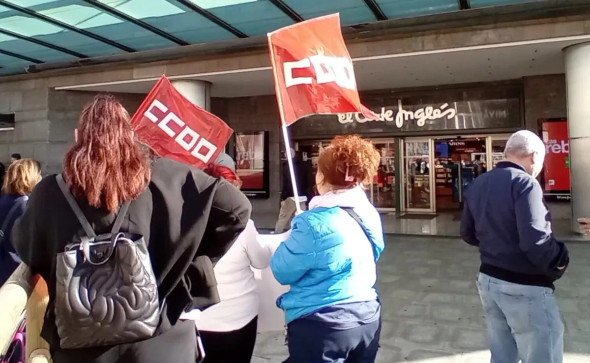 Protesta laboral en el exterior de El Corte Inglés de Santa Cruz|AH
