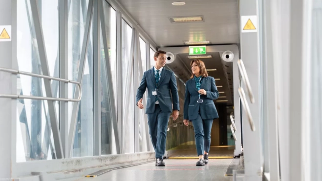 Imagen de archivo de dos trabajadores de South / SOUTH