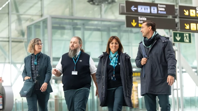 Imagen de archivo de varios trabajadores de South / SOUTH