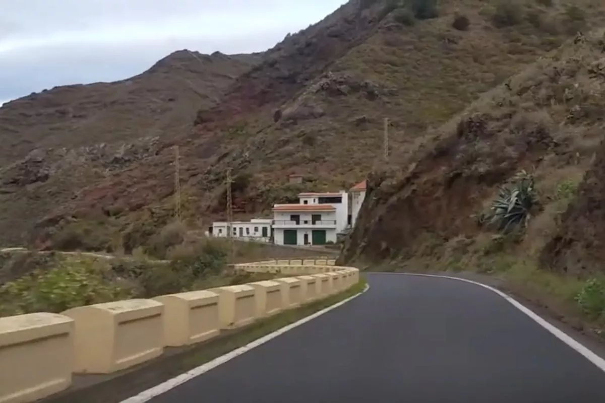 Tramo de la carretera de Afur, TF-136. /Redes