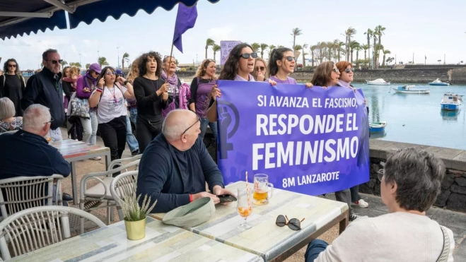 Cabecera de la manifestación del 8M en Lanzarote. /EFE Cabecera de la manifestación del 8M en Lanzarote. /EFE