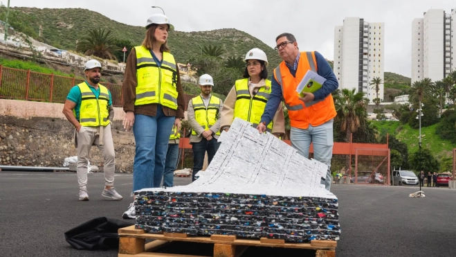 La alcaldesa visita las obras de modernización del Campo de Fútbol Hoya de La Plata