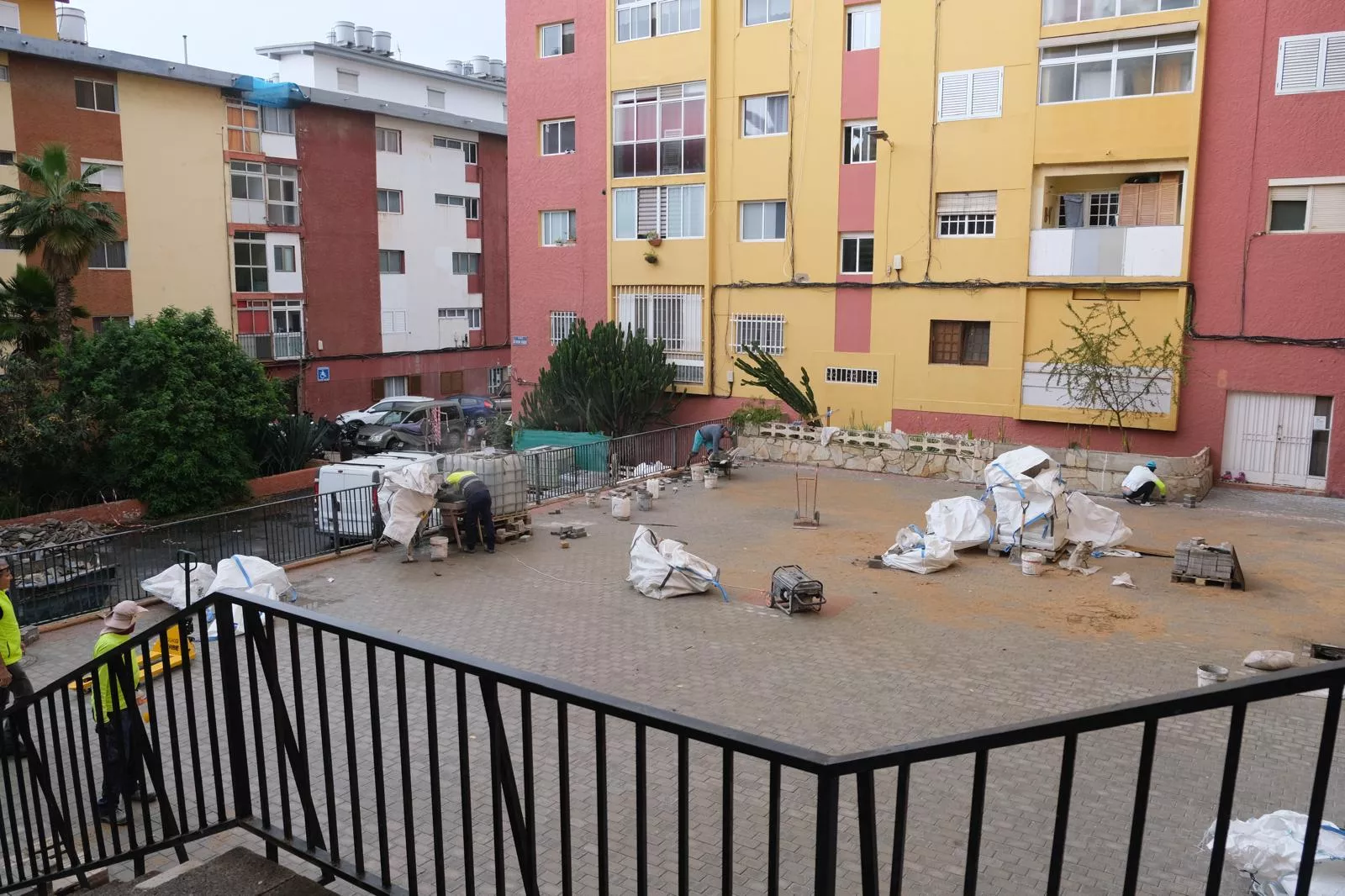 Las Palmas de Gran Canaria renueva más de 1.100 m² de pavimento en la plaza Alfredo Kraus. / AYUNTAMIENTO DE LAS PALMAS DE GRAN CANARIA