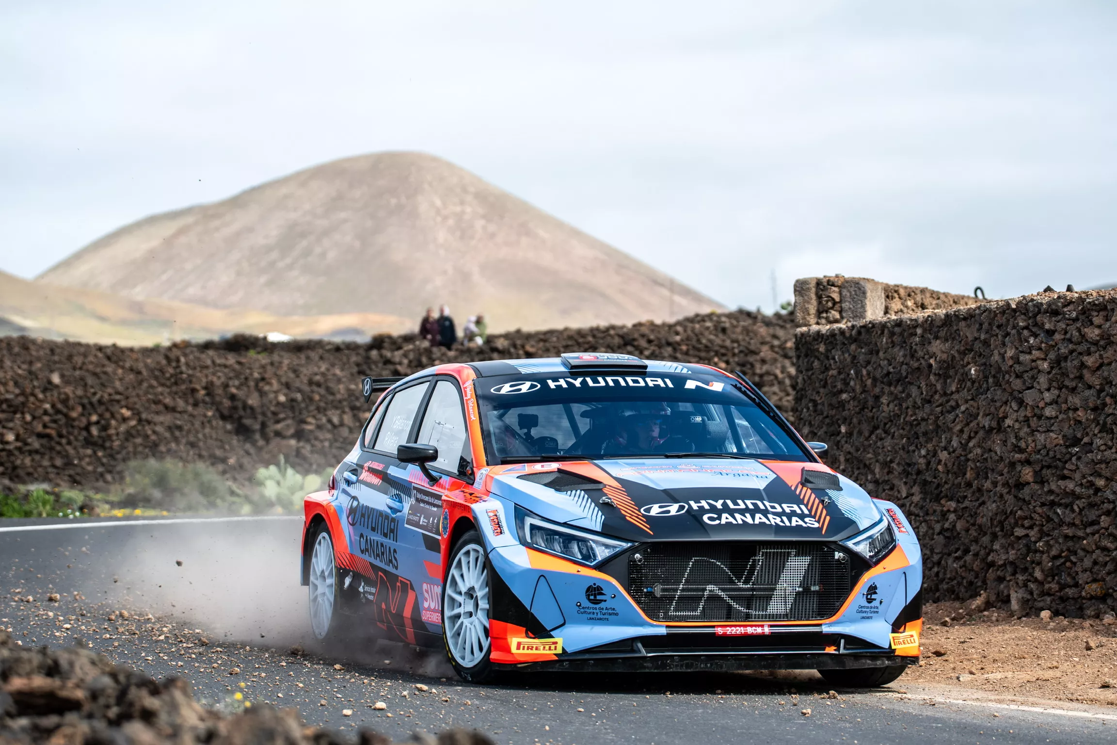 Yoday Betancort cumple con su cometido en su debut con el i20 N Rally2 de Hyundai Canarias Motorsport. / CEDIDA