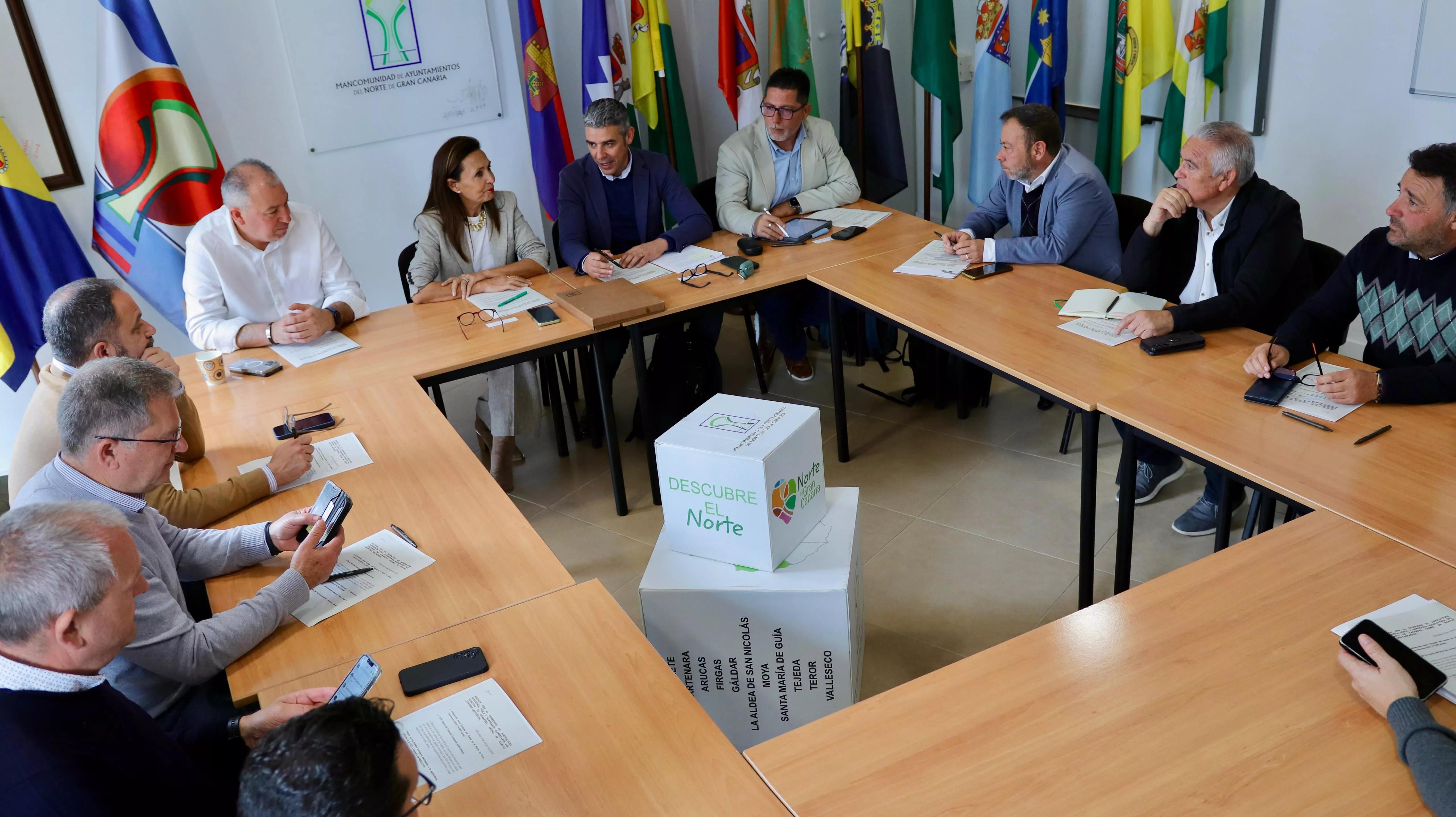 Reunión celebrada con los alcaldes de los 11 municipios que integran la Mancomunidad del Norte de Gran Canaria. / GOBIERNO DE CANARIAS