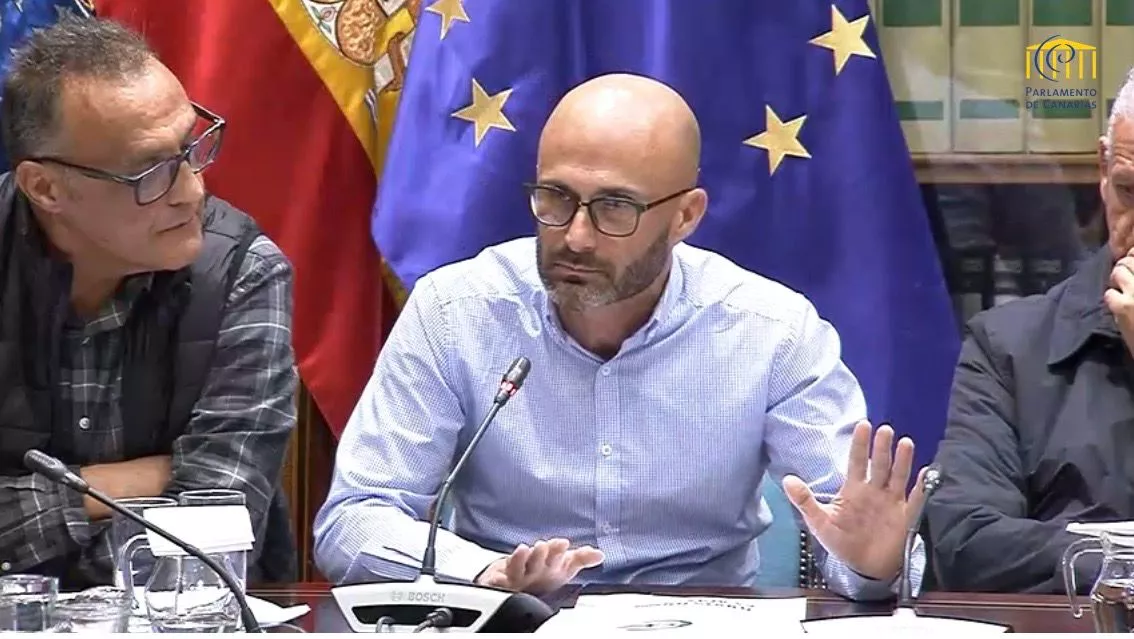 La Central Sindical Independiente y de Funcionarios (CSIF) en la Comisión de Educación del Parlamento de Canarias. / CEDIDA