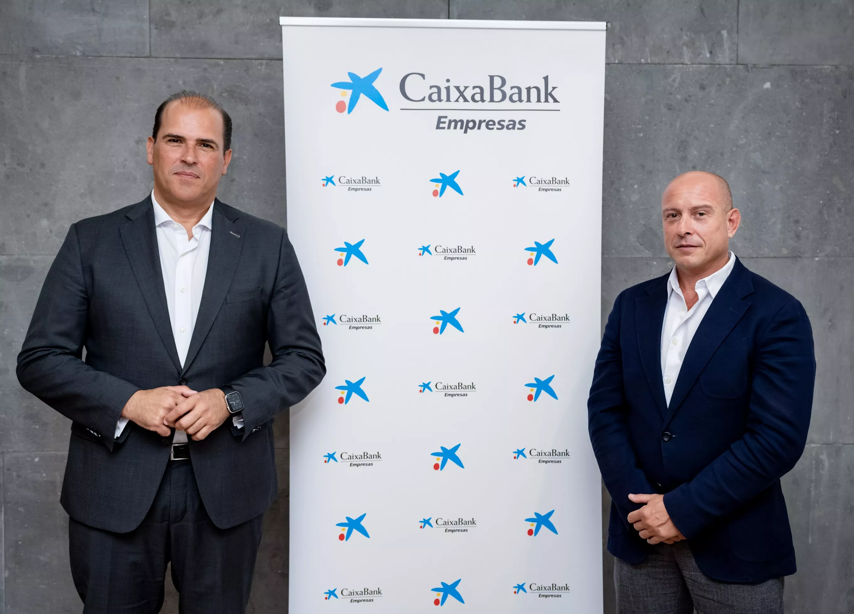 Manuel Afonso, director territorial de CaixaBank en Canarias, y Andrés Guerra, director comercial de Banca de Empresas en las Islas. / CAIXABANK