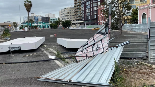 Los vecinos piden que el espacio se abra a la ciudadanía si no se va a usar a corto plazo / DENUNCIAS CIUDADANAS DE LAS PALMAS DE GRAN CANARIA Los vecinos piden que el espacio se abra a la ciudadanía si no se va a usar a corto plazo / DENUNCIAS CIUDADANAS DE LAS PALMAS DE GRAN CANARIA