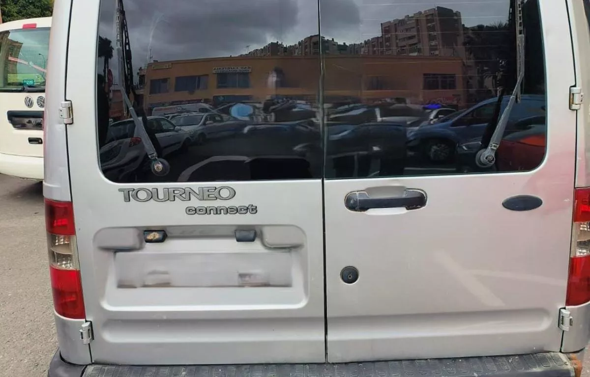 Detenido tras huir y abandonar a su hija en un coche sin freno de mano en Las Palmas. POLICIA LPA