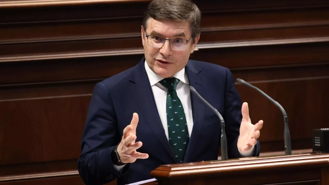 Nicasio Galván, de Vox, en el Parlamento canario este martes. / RAMÓN DE LA ROCHA-EFE