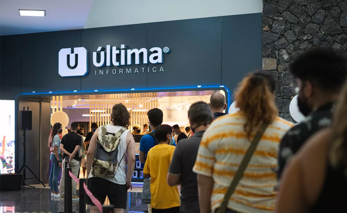 Local de la cadena Última Informática en Canarias./ UI