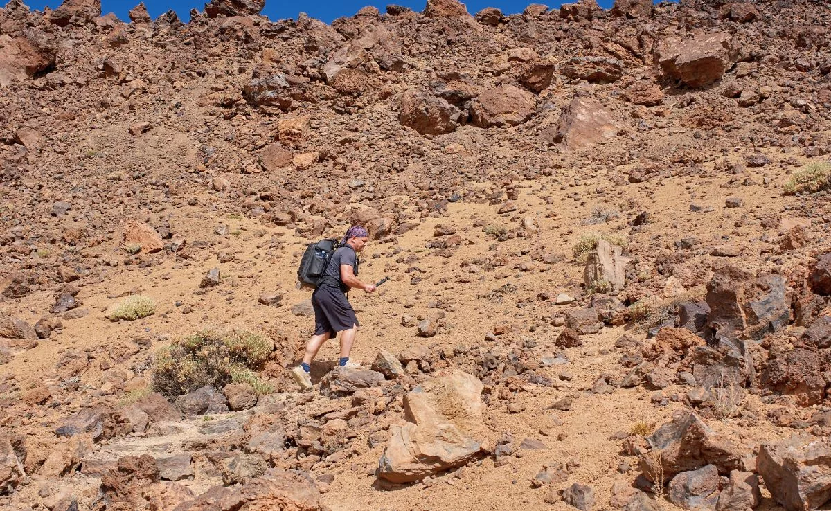 Un senderista en el Parque Nacional del Teide. / IMAGEN DE LA RED