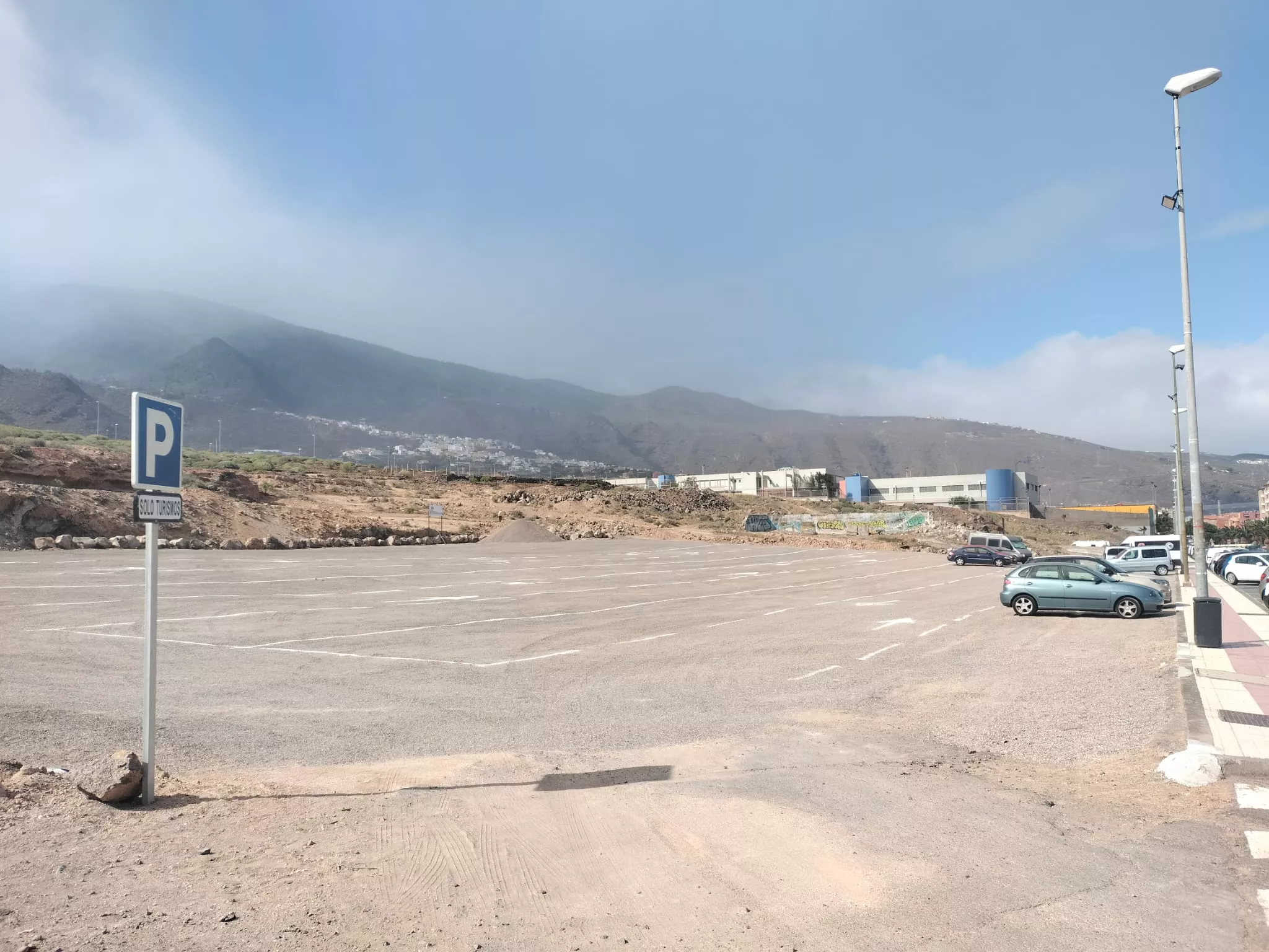 Aparcamiento en Candelaria, en la zona de Punta Larga. / ATLÁNTICO HOY