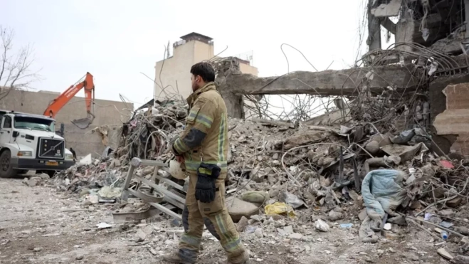 Imagen de un edificio en ruinas tras ser bombardeado / EFE