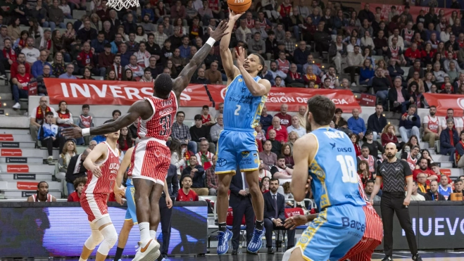 Isaiah Wong lanza a canasta en la visita del Granca al UCAM Murcia. / MARCIAL GUILLÉN-EFE Isaiah Wong lanza a canasta en la visita del Granca al UCAM Murcia. / MARCIAL GUILLÉN-EFE