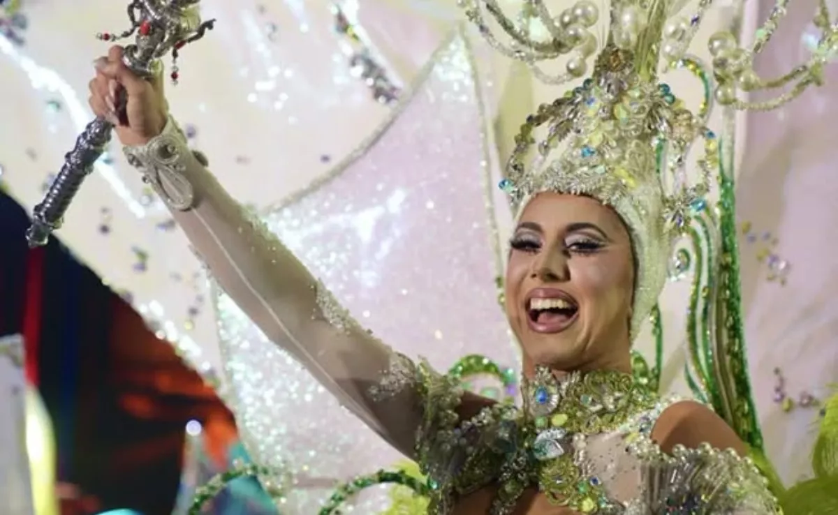Estrella Jiménez de Bruin, Reina del Carnaval de Maspalomas 2026 con la fantasía “Alquimia”. / AYUNTAMIENTO DE SAN BARTOLOMÉ DE TIRAJANA