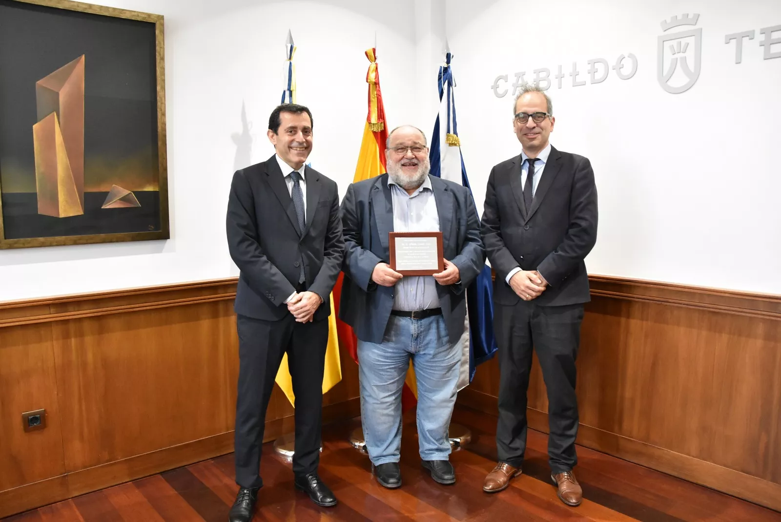 Reconocimiento a Nemesio Pérez por su labor científica durante la erupción del Tajogaite en La Palma. / CABILDO DE TENERIFE