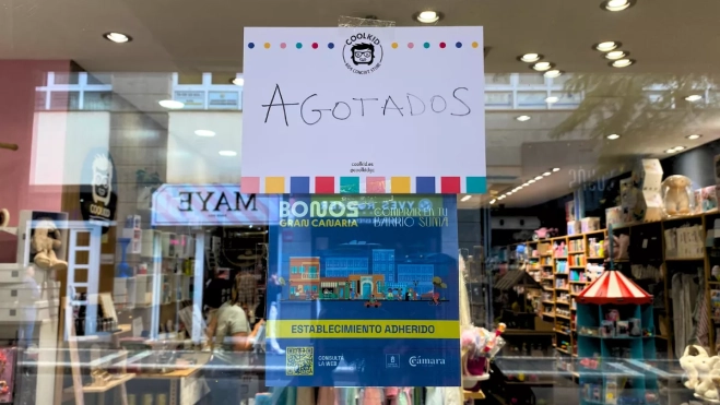 Cartel de "agotados" en la tienda infantil CoolKid / ATLÁNTICO HOY - ARIADNA MARTÍNEZ Cartel de "agotados" en la tienda infantil CoolKid / ATLÁNTICO HOY - ARIADNA MARTÍNEZ