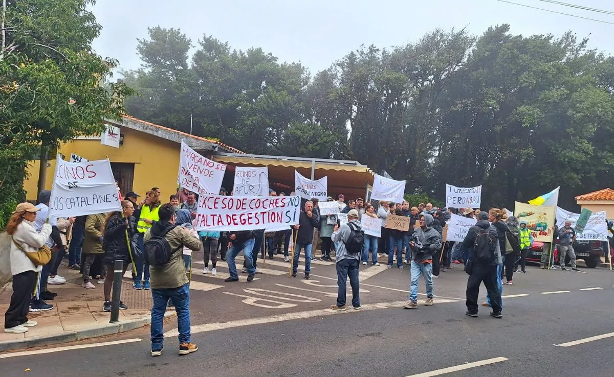 Vecinos de Anaga durante la concentración del 14 de marzo|CEDIDA