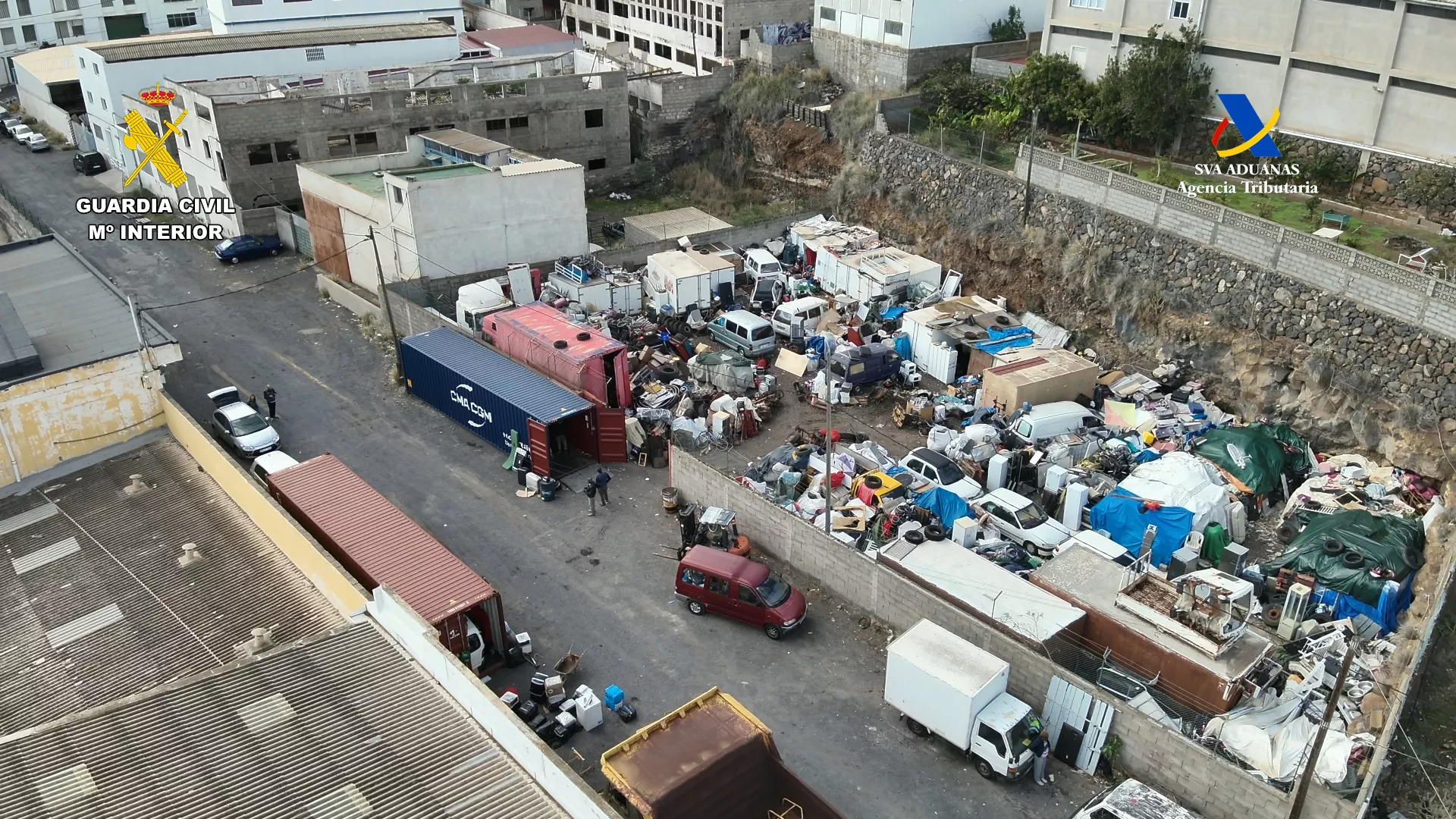 Detenidas 32 personas por el envío ilegal de 650 toneladas de residuos peligrosos desde Tenerife a países africanos. / GUARDIA CIVIL