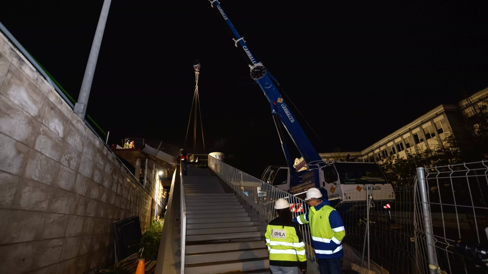 Instalación del tramo de escaleras que conecta con el Intercambiador de La Laguna. / CABILDO DE TENERIFE