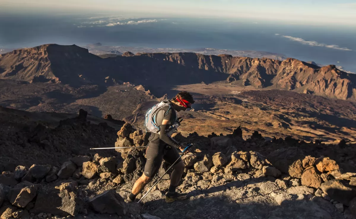 Imagen de un corredor de la Tenerife Bluetrail / BLUETRAIL