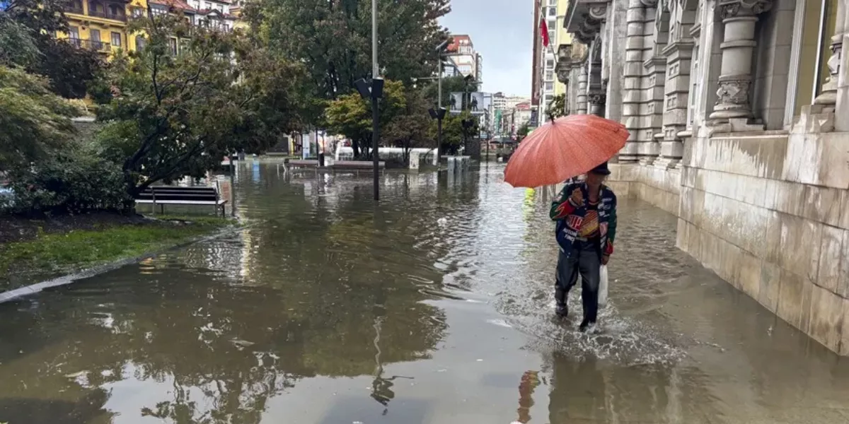 Imagen de una borrasca a su paso por España  EFE