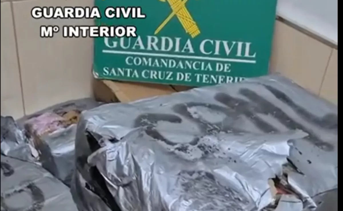 La Guardia Civil detiene a un hombre que llevaba droga en su coche. / GUARDIA CIVIL 